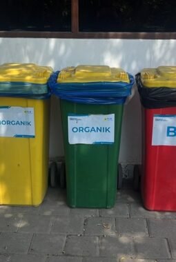 PLN Icon Plus SBU Regional Bali dan Nusa Tenggara Tingkatkan Penerapan Pemilahan Sampah di Kantor